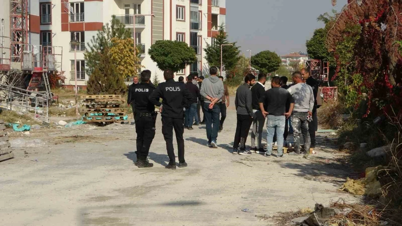 Malatya’da hasarlı binada el bombası ile çok sayıda mermi bulundu
