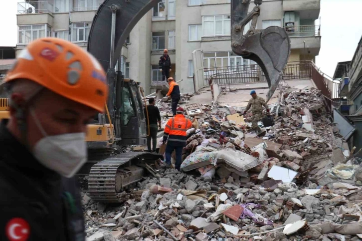 Malatya’da iki noktada arama kurtarma çalışması devam ediyor
