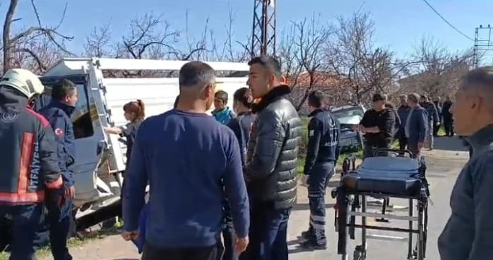 Malatya’da kamyonet ile otomobil çarpıştı: 3 yaralı
