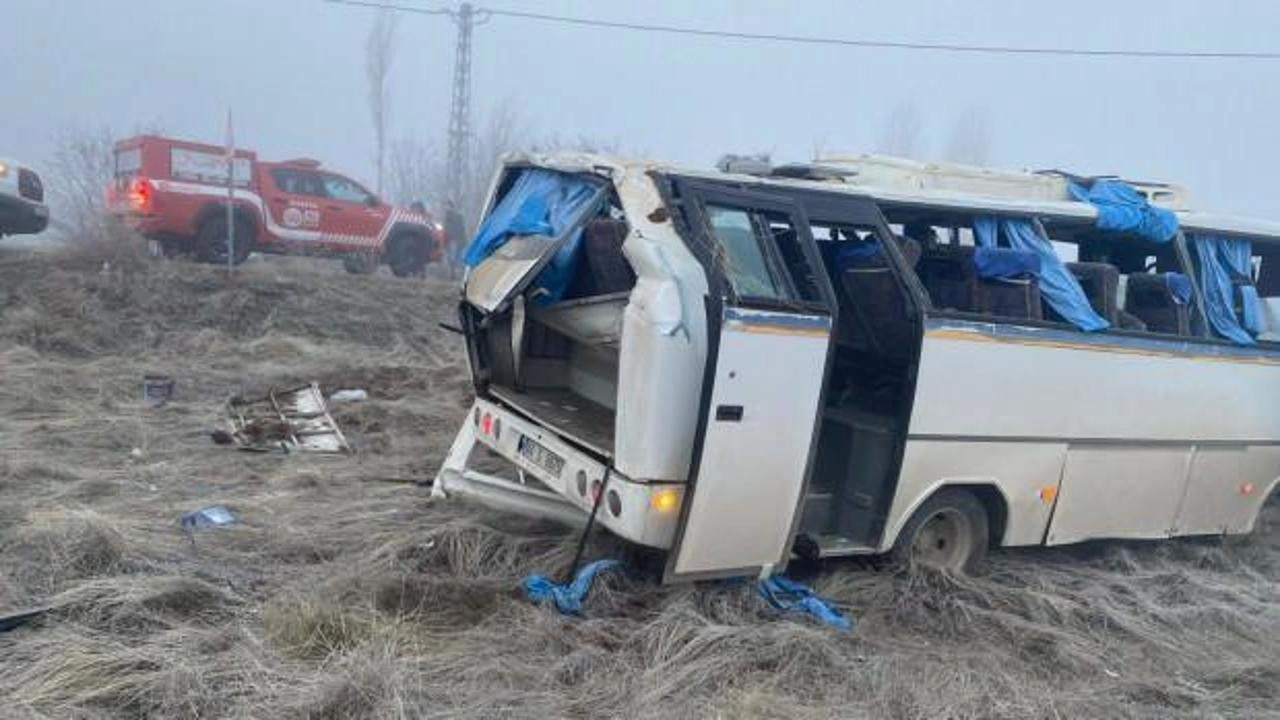 Malatya'da korkunç kaza! Midibüs devrildi