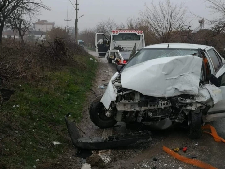 Malatya’da otobüs ile otomobil çarpıştı: 7  yaralı
