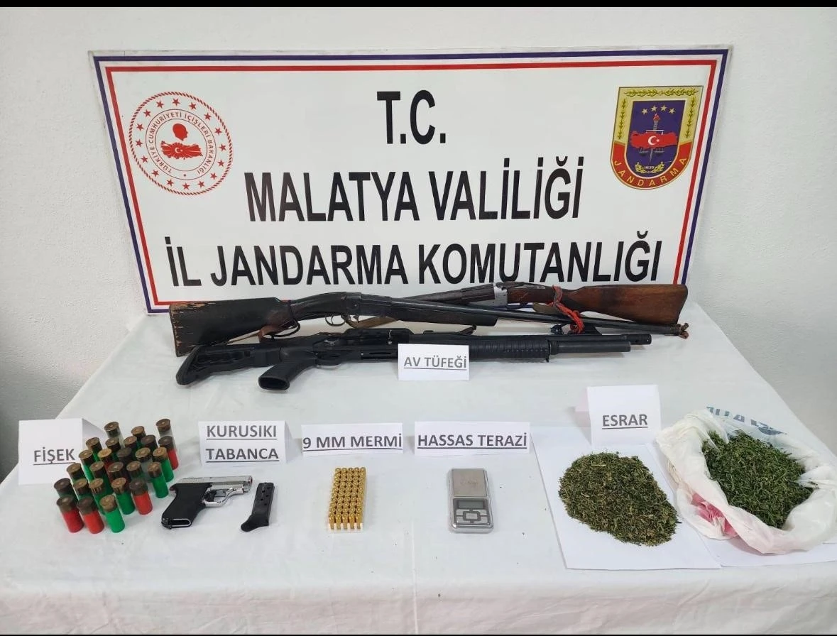 Malatya’da uyuşturucu madde ve kaçak silah operasyonu
