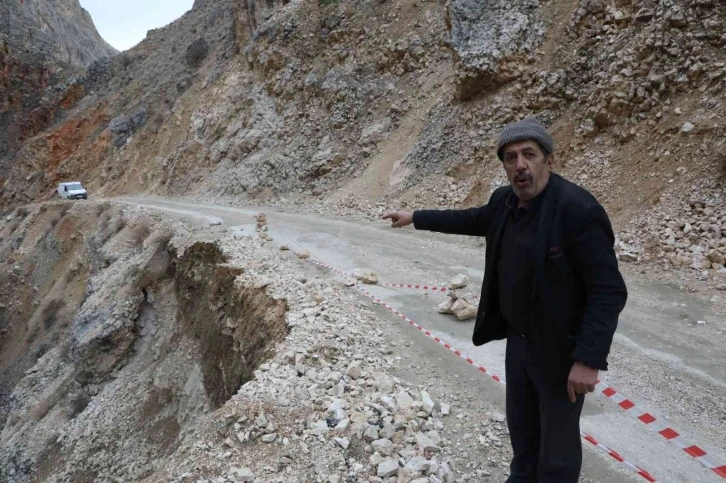 Malatya’da yağış sonrası göçen yol tehlike saçıyor
