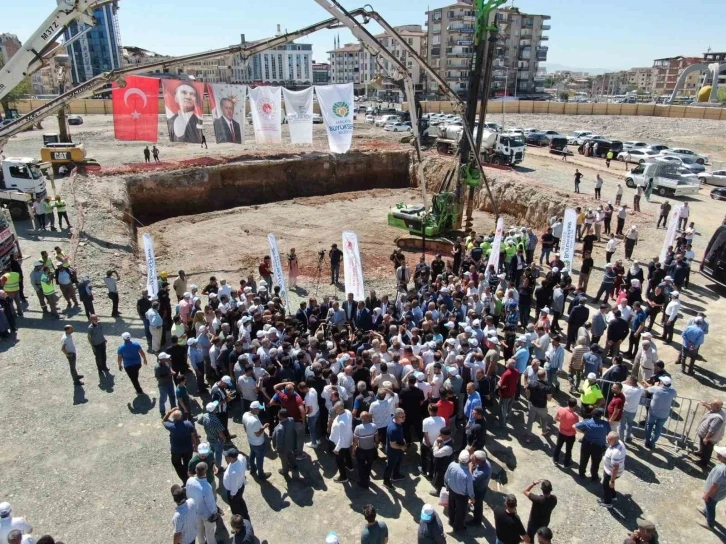 Malatya’da yerinde dönüşümde ilk kazma vuruldu
