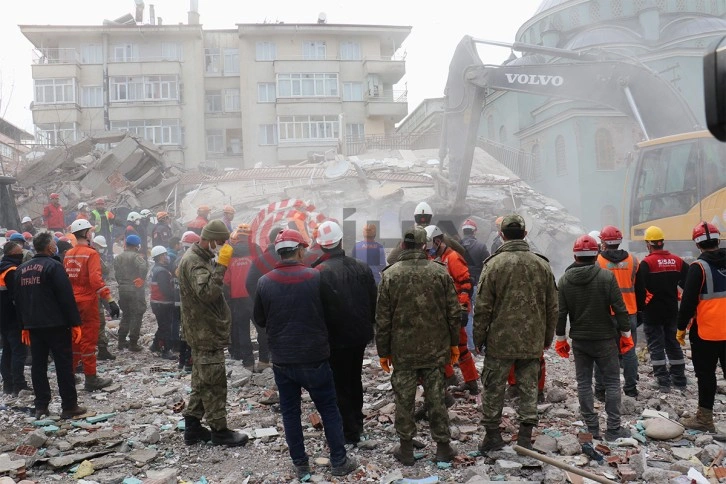 Malatya’da iki noktada arama kurtarma çalışması devam ediyor