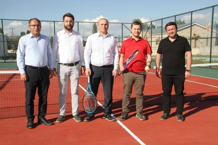 Malazgirt ilçesinin ilk tenis kortu açıldı
