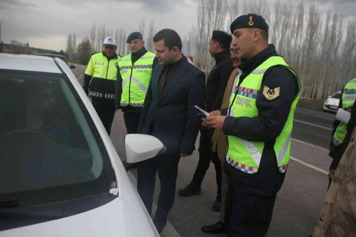 Malazgirt’te polis ve jandarmadan ’Bayramınız Kemerli Olsun’ uygulaması
