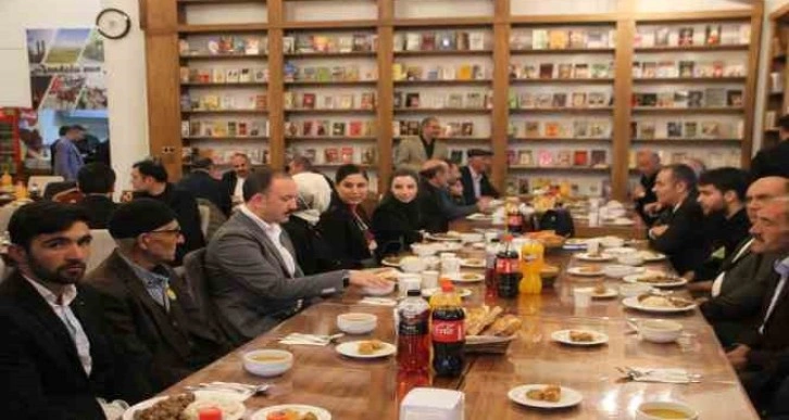 Malazgirt’te depremzedeler, şehit aileleri ve gaziler onuruna iftar yemeği