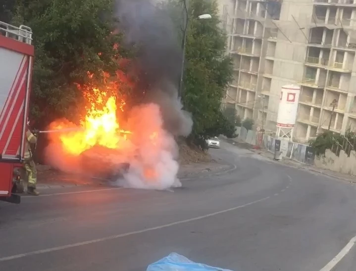 Maltepe’de seyir halindeki araç alev alev yandı
