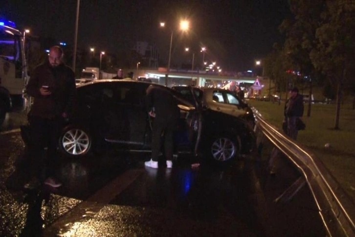 Maltepe’de 12 aracın karıştığı zincirleme kaza: 3 yaralı