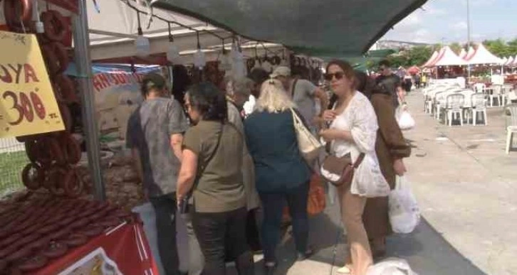 Maltepe’de Hatay Dayanışma Günleri’ne vatandaşlardan yoğun ilgi