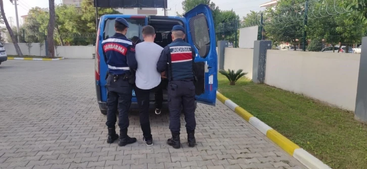 Manavgat’ta 10 yıl hapis cezası ile aranan firari jandarma operasyonuyla yakalandı
