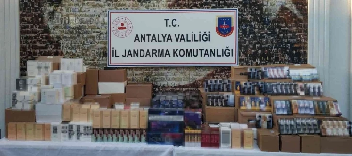 Manavgat’ta kaçak parfüm ve sigara operasyonu
