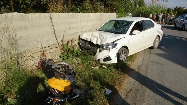 Manavgat’ta motosiklet ile otomobil çarpıştı: 4 yaralı
