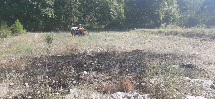 Manavgat’taki yangın ormana sıçramadan söndürüldü
