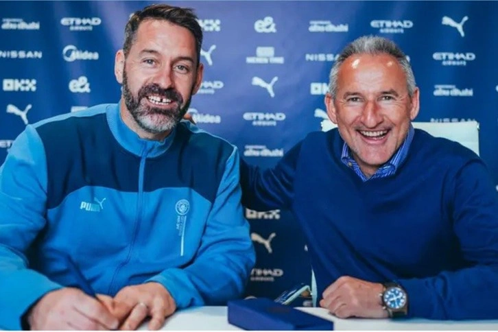 Manchester City, Scott Carson’ın sözleşmesini yeniledi