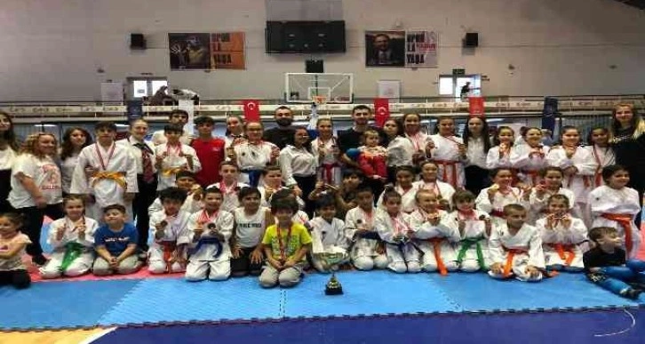 Manisa BBSK Karate Takımı bir yılda onlarca madalya kazandı