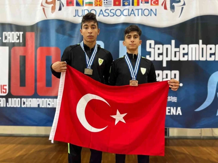 Manisa BBSK’lı judo ve karatecilerden büyük başarı
