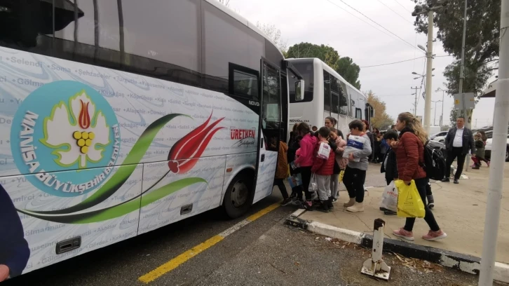 Manisa Büyükşehir Belediyesinden kitap fuarına otobüs desteği
