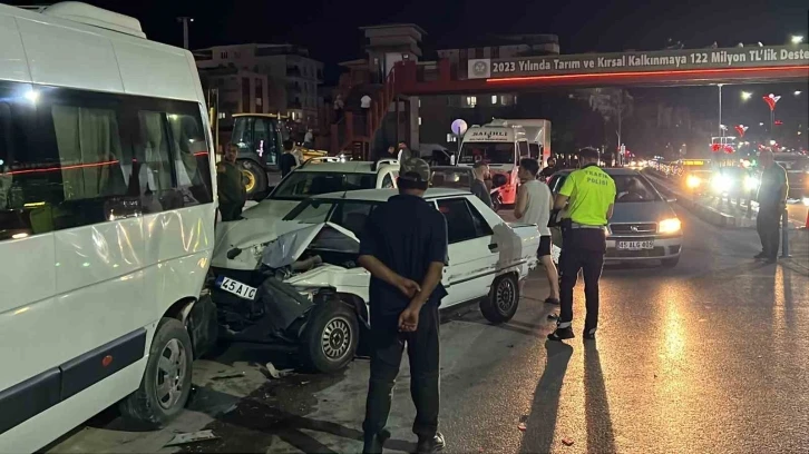 Manisa’da 4 araçlı zincirleme trafik kazası: 9 yaralı
