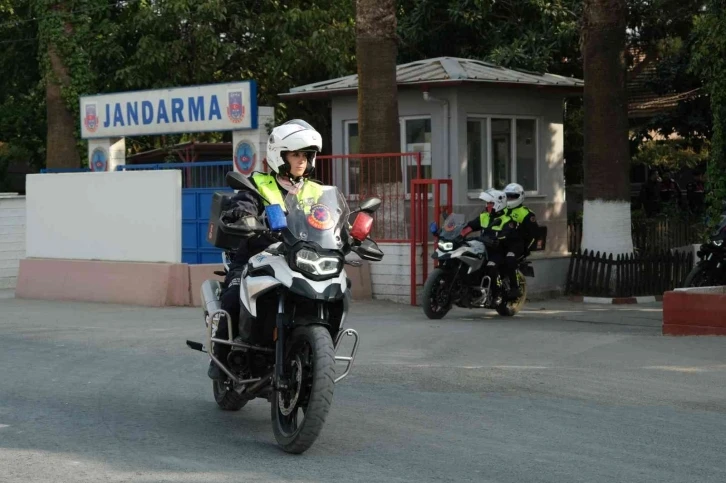 Manisa’da çalıntı ve arama kayıtlı motosikletler jandarmaya yakalandı
