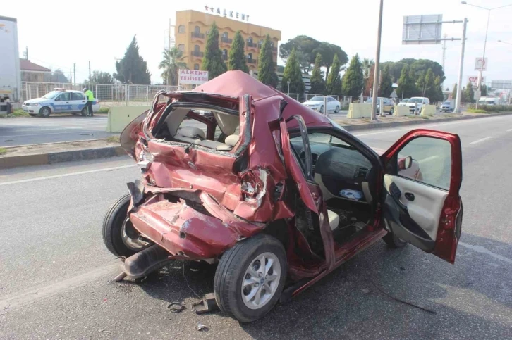 Manisa’da feci kaza: Otomobil hurdaya döndü
