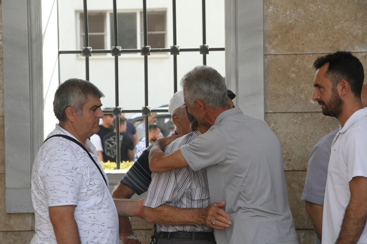 Manisa’da feci kazada yaşamını yitiren 4 kişi toprağa verildi
