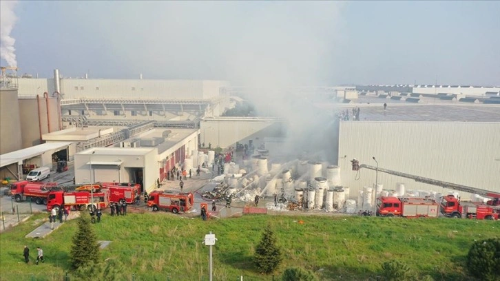 Manisa’da Kağıt Fabrikasında Yangın Kontrol Altına Alındı