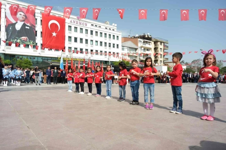 Manisa’da korona virüs sonrası ilk 23 Nisan kutlandı
