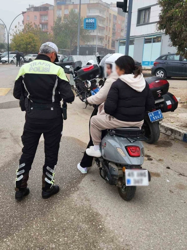 Manisa’da kurallara uymayan motosiklet sürücülerine ceza yağdı
