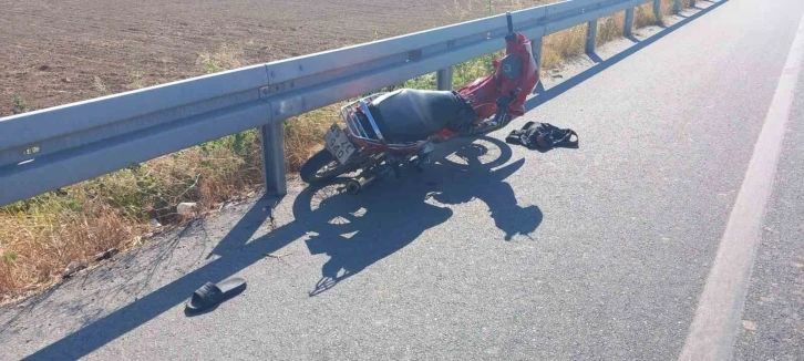 Manisa’da motosiklet bariyerlere çarptı: 1 ölü, 1 yaralı
