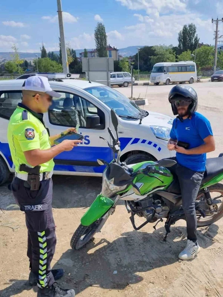 Manisa’da motosiklet sürücülerine kask denetimi
