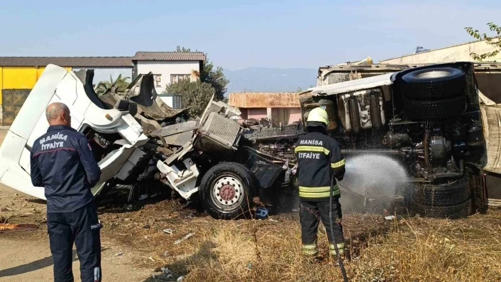 Manisa’da şarampole devrilen tırın sürücüsü yaralandı
