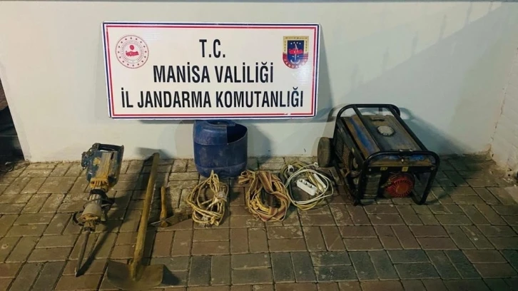 Manisa’da sit alanında kaçak kazıya suçüstü
