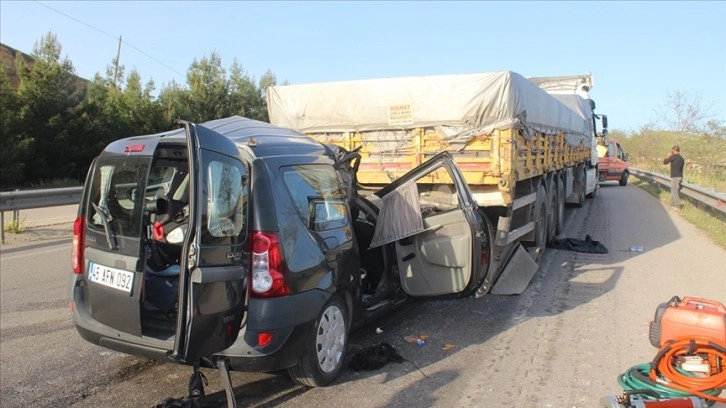 Manisa'da Trafik Kazası: 3 Kişi Hayatını Kaybetti