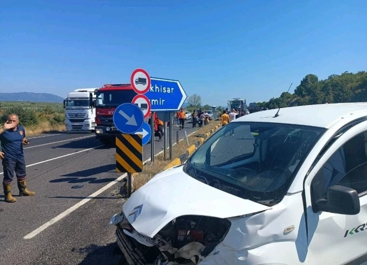 Manisa’da trafik kazası: 3’ü yabancı uyruklu 4 yaralı
