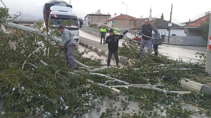 Manisa’da yarın için fırtına uyarısı
