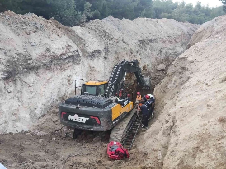 Manisa’daki göçükte bir kişinin cesedi çıkarıldı, bir kişi aranıyor
