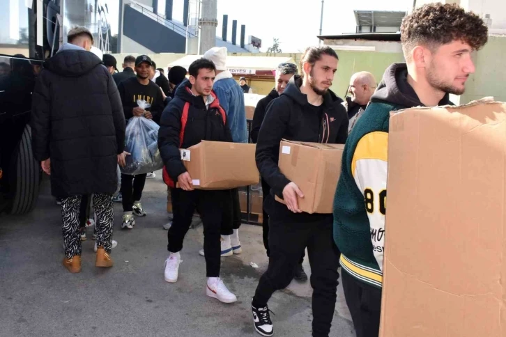 Manisa FK’dan deprem bölgesine malzeme desteği
