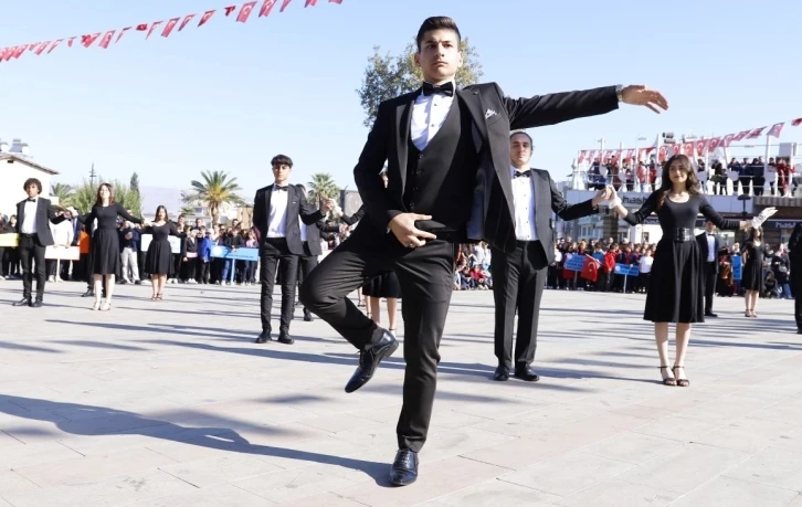 Manisa’nın ilçelerinde ’Cumhuriyet Bayramı’ coşkusu
