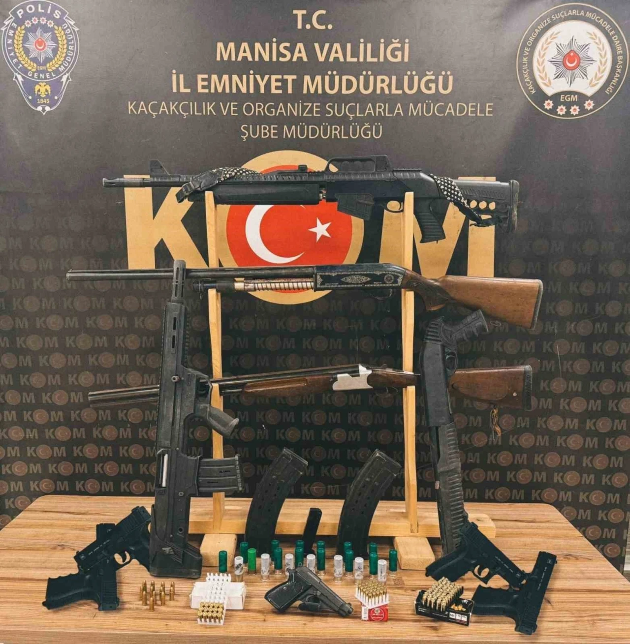 Manisa ve Bursa’da silah tacirlerine eş zamanlı operasyon
