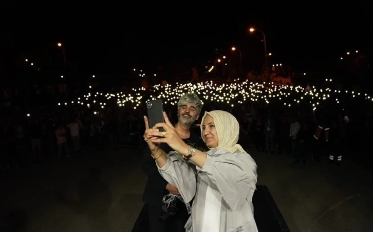 Manuş Baba Takoran vadisinde konser verdi