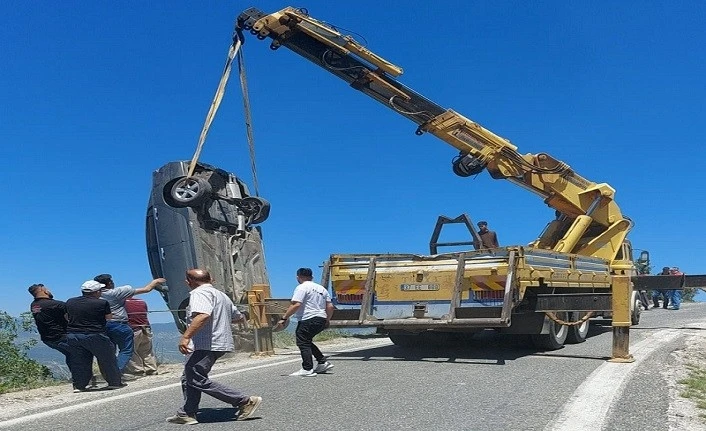 Manzara karşısında özçekim yapmak istedi, otomobili uçuruma uçtu
