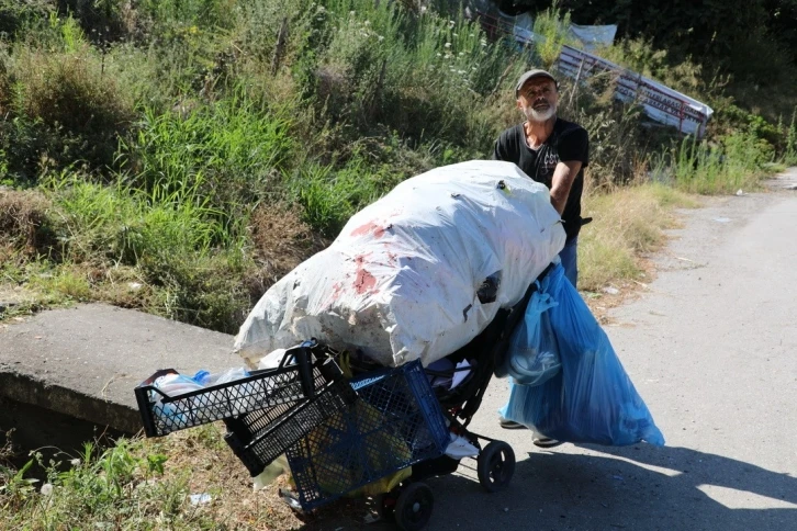 Maratoncunun yürek yakan dramı: Atık topluyor
