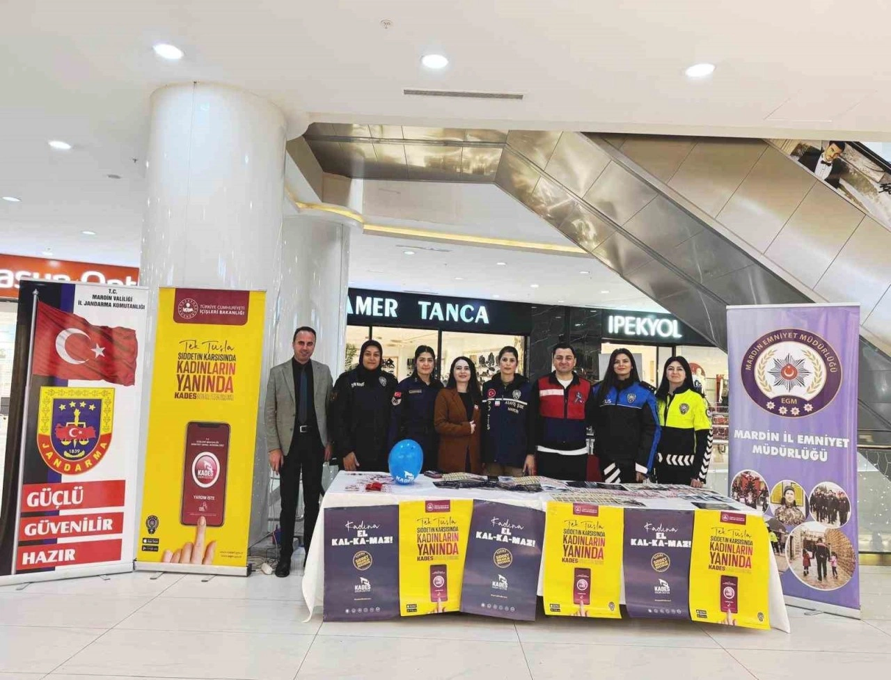 Mardian Mall’da kadına şiddete hayır standı açıldı