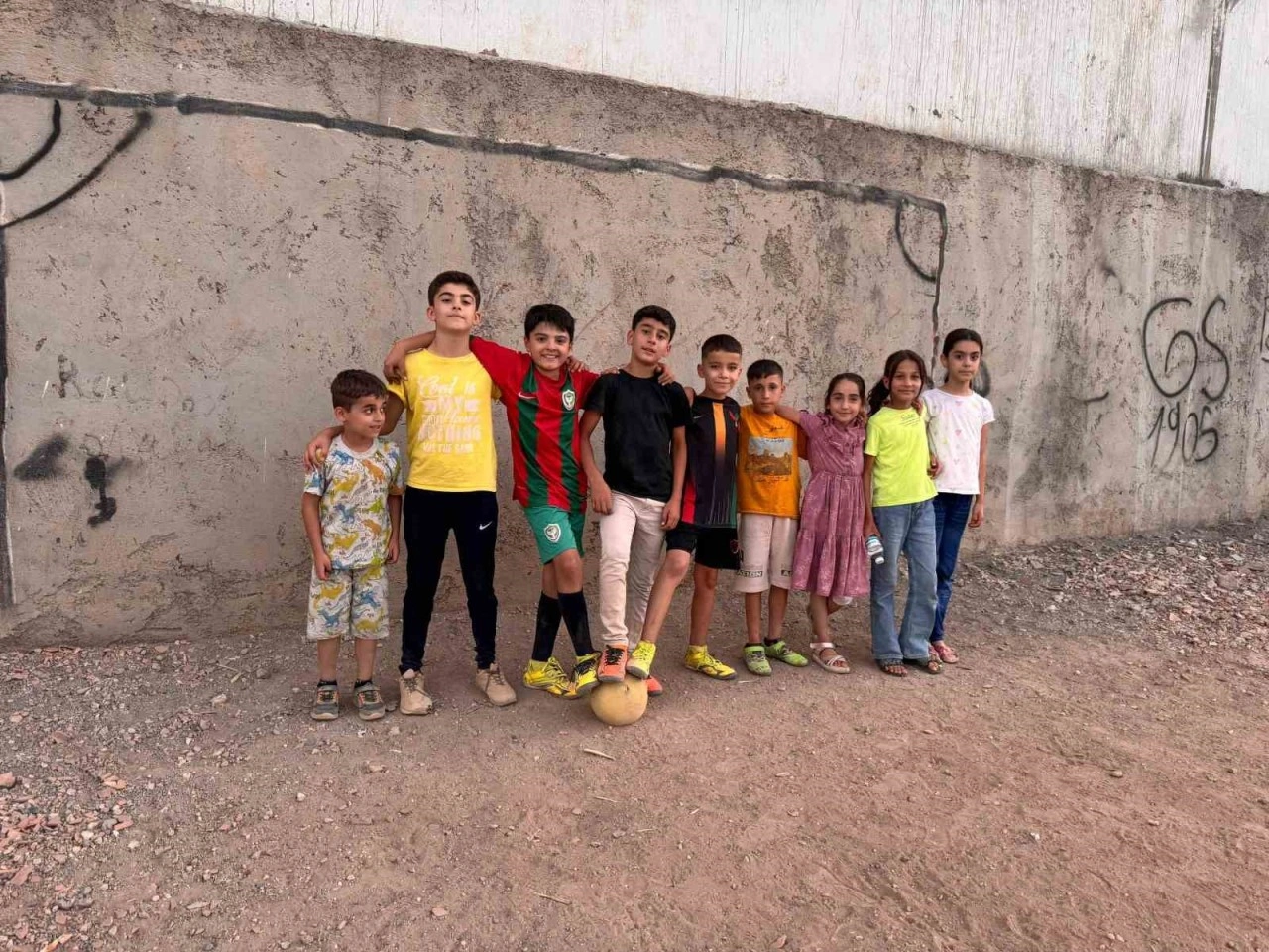 Mardin’de çocuklardan, kaymakam amcalarına halı saha talebi