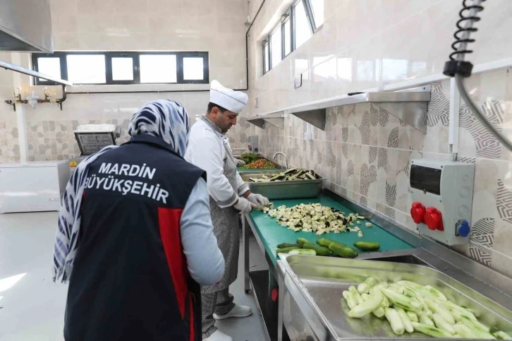 Mardin’de ihtiyaç sahiplerinin yüzünü güldürecek aşevi hizmete girdi
