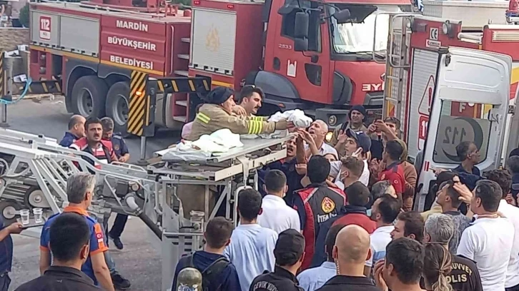 Mardin’de patlamadan etkilenen yeni doğan bebek ve yaşlılar tahliye ediliyor
