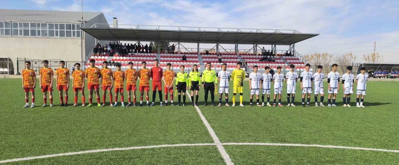 Mardin U16 Ligi’nde Bolu’daki yangında hayatını kaybedenler için saygı duruşu
