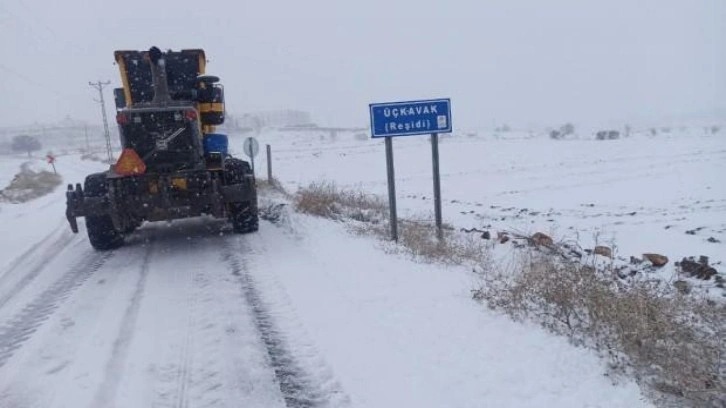 Mardin’de çoğu bölgenin yolu aşırı kar yağışı nedeniyle kapandı